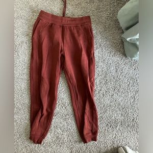 Lululemon Scuba High-Rise Jogger *Full Length
Date Brown
Size 8